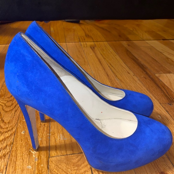Mildly worn royal blue suede round toe pumps - Picture 2 of 6